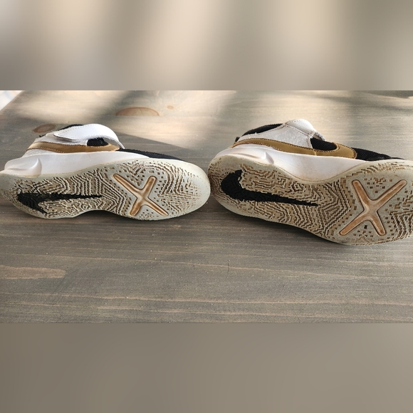 Nike Team Hustle Hightop Sneakers - Picture 3 of 6